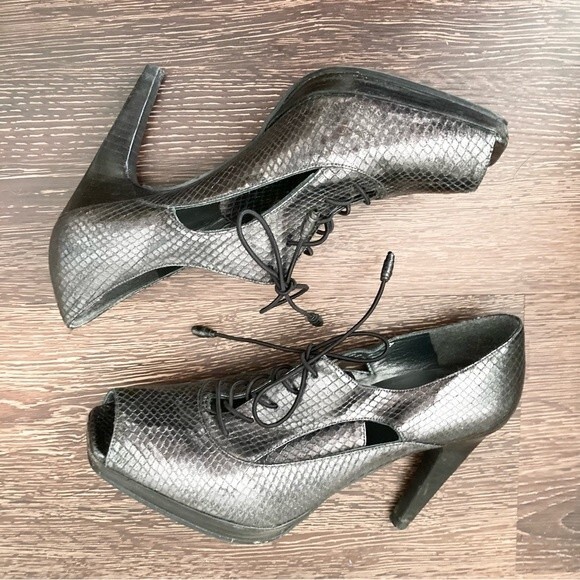 Stuart Weitzman lace up peep toe pumps 7 - Picture 3 of 6